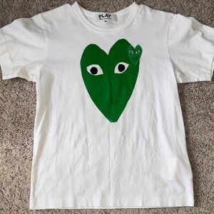Comme des Garcons Kids White Tee with Green Heart Motif——